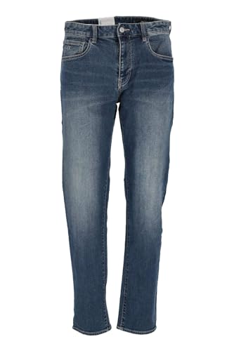 Stile aderente: goditi una vestibilità aderente e confortevole con questi jeans a medio tiro di Armani Exchange, progettati specificamente per offrire un'esperienza di utilizzo ottimale