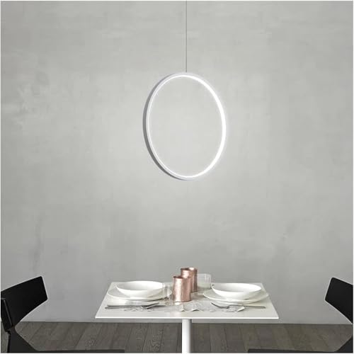 Lustre LED pour éclairer un salon sombre grâce à une suspension anneau puissante