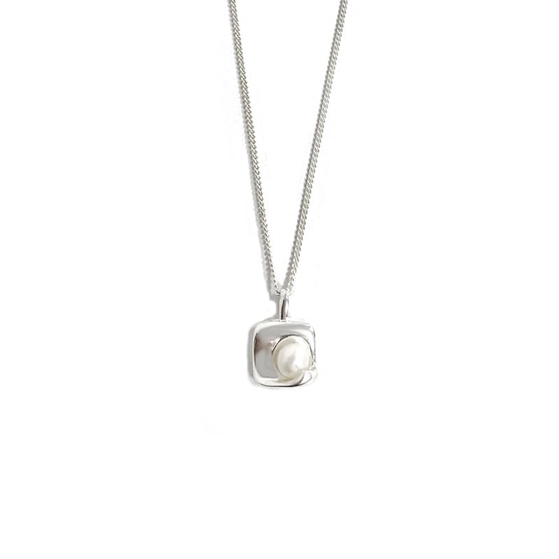 Collier perles d'eau douce carrées pour sublimer vos tenues de bureau quotidiennes