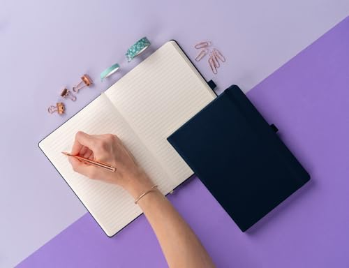 NOTIQUE Notizbuch Liniert, Hardcover Notizbuch, Notizheft, Journal, Tagebuch mit Gummiband und Stifthalter 15x21cm, 192 Seiten (Dunkelblau, Liniert)