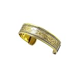 bracelet touareg argent massif Matériau Authentique : Cuivre Pur d’Inspiration Traditionnelle : Le bracelet est conçu en cuivre massif, un métal apprécié depuis l’Antiquité pour sa beauté naturelle et son éclat chaleureux. Sa couleur vive et sa patine évolutive en font un choix prisé pour les accessoires artisanaux. Alliant robustesse et esthétisme, il confère une touche d’élégance discrète et intemporelle.