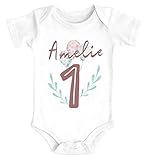 personalisierte Babyklamotten wie dieser Geburtstagsbody mit eigenem Namen und Alter sind einzigartige Unikate! Ein süßer Babybody für Mädchen und Jungen - für coole Outfits zum Geburtstag!
