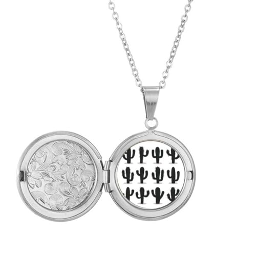 Collier médaillon cactus aux finitions soignées et gravure de précision