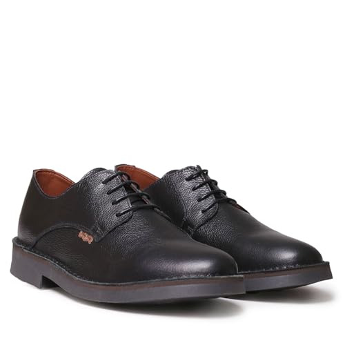 JEFF-PO. This men's lace-up shoe is made of leather in a solid color. The sole is non-slip rubber and has a total height of 3 cm. The inner insole is lined with breathable fabric and padded for extra comfort.