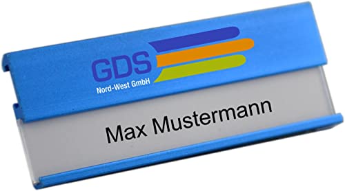 Badge personnalisé métal bleu 70x25mm avec logo et prénom pour vêtements à fixation aimantée