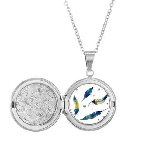 Collier médaillon plume colorée : bijou fin en émail pour femme élégante
