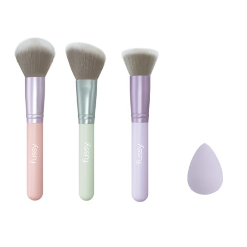 FUSSY Pack de Brochas y Esponja Maquillaje: Brocha Polvos, Brocha Biselada Colorete, Brocha Plana Maquillaje Fluido, Esponja Angulada SIN Látex Pelo Sintético Hipoalergénico Color: Rosa, Verde y Lila