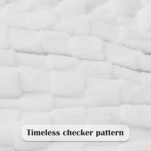 NEWCOSPLAY Super Soft King Blanket White Premium Silky Flannel Fleece 3D Checkered Lightweight Bed Blanket All Season Use (White Checkered, King(90"x110"))