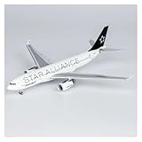 Das Flugzeugmodell aus Legierung besteht aus einer Zinklegierung, fühlt sich realistisch an, hat lebensechte Details und ist nicht leicht zu zerbrechen. Geeignet als Dekoration for Zuhause. Maße des Modells: Länge: 14,75 cm, Flügelspannweite: 15,07 cm, Schwanzhöhe: 4,21 cm