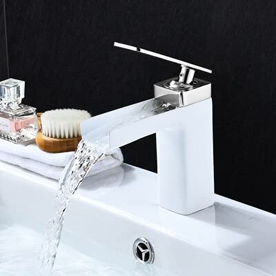 Robinet de lavabo brossé or mitigeur cascade pour salle de bain élégante