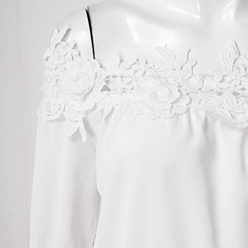 Robe d'été bohème chic aux finitions dentelle et coupe midi structurée