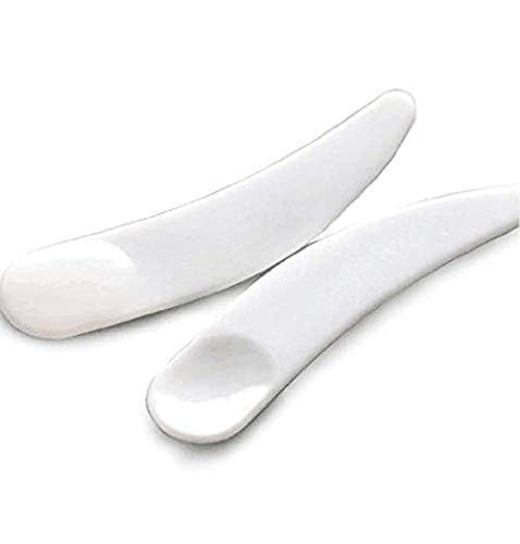 DNHCLL 100PCS Disposable Mini Curved Cosmetic Spatula Scoop Makeup Mask Spatula Plastic Spoon,Small Makeup Scoop for Mixing and Sampling.
