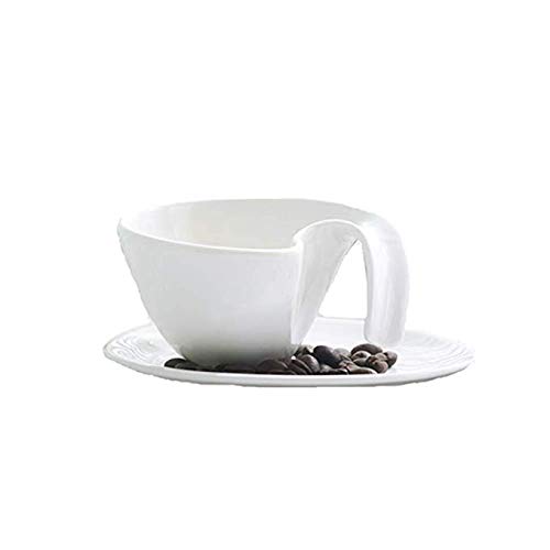 Tasse à café en céramique blanche finies les taches grâce à la soucoupe