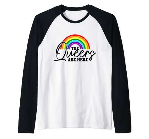 Los queers están aquí LGBTQ Gay Orgullo Mes Bandera Arco Iris LGBT Camiseta Manga Raglan