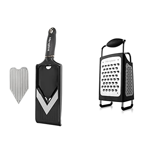 Microplane Verstellbarer Gemüsehobel mit V-Klinge und Julienneklingen-Einsatz mit Edelstahlklingen inkl. Fingerschutz & 4-seitige Reibe, Edelstahl, schwarz, 27 x 13,9 x 9,5 cm