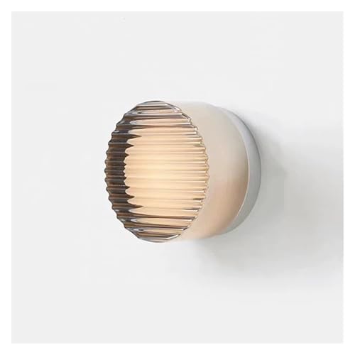 Aplique de pared acrílico ámbar para crear ambientes modernos en la mesita de noche