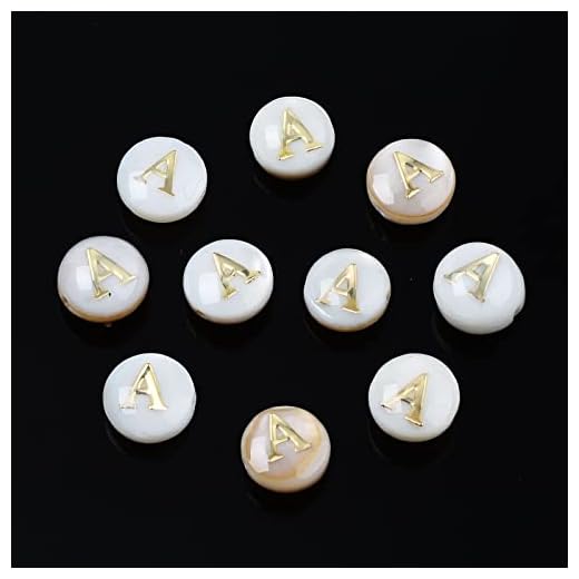 Pandahall 20 cuentas de concha de concha natural de agua dulce con letras de alfabeto de oro, cuentas redondas planas con agujero de 0,8 mm para pulseras de joyería de llavero