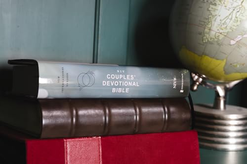 Image of NIV, Couples' Devotional Bible (Build a Biblical Foundation for Your Marriage), Hardcover, Comfort Print: Growing Together in Christ