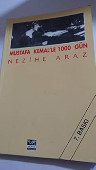 Paperback Mustafa Kemal'le 1000 Gun [Turkish] Book
