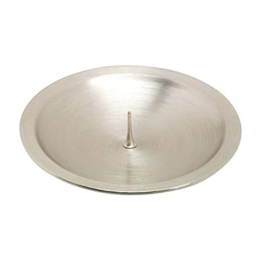 KERZENTELLER mit Dorn aus Messing [Durchmesser 8 cm, Handmade] silberfarben matt – KERZENUNTERSETZER für STUMPENKERZEN, ADVENTSKERZEN oder TAUFKERZEN – Handarbeit aus Indien – MaMeMi
