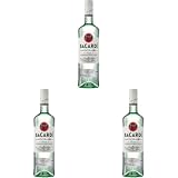 ron bacardi superior premium black BACARDÍ Carta Blanca es el ron blanco caribeño icónico, con un sabor suave e inconfundible, que inspiró la revolución de los cócteles: un ingrediente esencial en Daiquiris, Mojitos y Piñas Coladas
