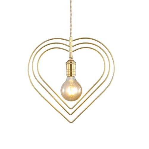 Lustre en forme de cœur et design individuel pour une chambre parentale cocooning
