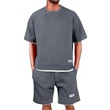I pantaloncini presentano una comoda fascia elastica in vita che assicura una tenuta senza stringere