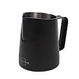 ✔ MULTIUSOS - Utilízala como jarra acero inoxidable para leche, jarra calentar leche o agua en la varilla de vapor de la cafetera, para medir líquidos o para verter leche, nata o crema de vainilla en los postres