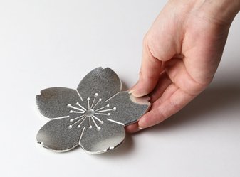 Amazon | 能作 本錫100% フラワートレー（5枚組） 錫製品 小皿