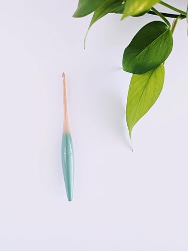 Image of mindfulknits Premium Ergonomic Beech Wood Crochet Hook - Size US 7, 4.5mm - 15cm Length - Wooden Crochet Hook - Knitting & Crochet Supplies for Crafting Relaxation & Stress Relief (4.5mm)