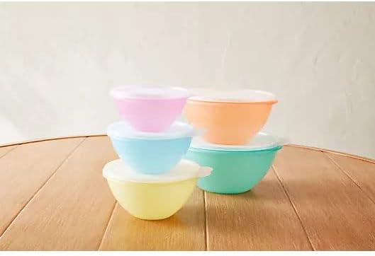 New Tupperware Wonderlier Mixing Bowl set of 5 with lids