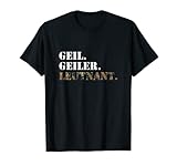 bundeswehr feldjägeroffizier gehalt Geil. Geiler. Leutnant. Lustiger Spruch mit Bundeswehr Flecktarn Muster im Hintergrund für Ausbilder, Zeitsoldaten und Berufssoldaten.