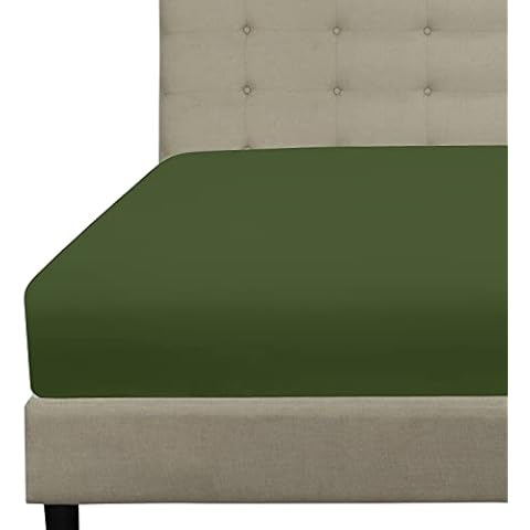 Royale Linens Fitted Sheet Full - Brushed Hotel Quality 1800 Ultra-Soft Wrinkle & Fade Resistant - Bottom Sheet - Deep Pocket Stretches Upto 16" - Fitted Sheet Only - Elastic Sheet(Full, Hunter Green) Cover