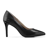 Der filigrane Stiletto-Absatz der Leder-Pumps zaubert lange Beine und unterstreicht ein feminines Auftreten