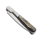 ⭐Longueur fermée : 13 cm ▹Manche en corne de bélier ▹1 mitre en acier inoxydable brossé ▹Ressort en acier forgé ciselé à la main ▹Lame droite en acier inoxydable 440 ▹Livré avec certificat d'origine et garantie ▹L'épais manche en corne de bélier rappelle l'aspect sauvage des maquis corse ▹Le manche est décoré de l’emblème de la Corse, et la lame fait allusion à la terrible vengeance du roman Colomba, de Prosper Mérimée