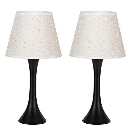 【Lampada da tavolo moderna ed elegante】 Le Lampade da tavolo piccole sono progettate per un look bello ed elegante. Il design classico esalta l'estetica di ogni stanza della casa, dell'ufficio o del dormitorio degli studenti. Il suo schermo in tessuto ammorbidisce la luce, conferendo ad ogni stanza un'atmosfera calda e bellissima!