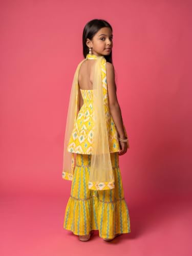 Image of Nautinati Girls Nauti Nati Girls Printed V Neck Pure Cotton Kurti With Sharara Dupatta