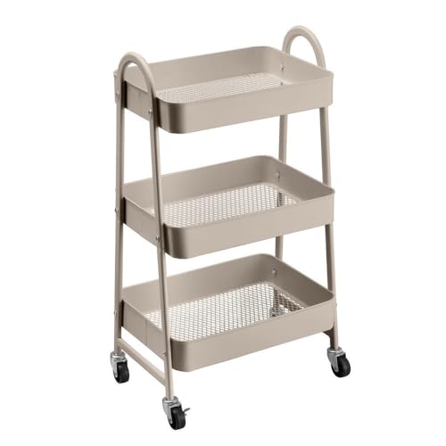 Carro de cocina multiusos de metal pintado en color beige con 3 cestas y asas. Tiene 4 ruedas con freno. Soporta 20 kg. Medidas: 44x31x79 cm. Requiere montaje.