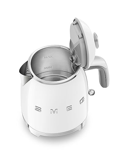 Smeg, Petite Bouilloire Électrique KLF05WHEU 0,8 L, Filtre Inox, Arrêt Automatique de Sécurité, Indicateur de Niveau d'Eau, Base Antidérapante et Range Cordon Intégré, Puissance 1400W, Blanc