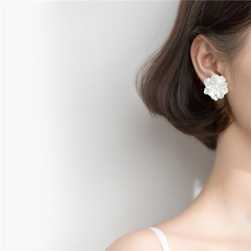 Boho White Flower Acrylic Earrings Vintage Charm 3D Resin Gardenia Camellia Pear Blossom Flowers Plant Lightweight Stud Earrings for Women Wedding Bridal Birthday Party Trendy Jewelry Gifts2