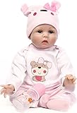 Das Paket beinhaltet: Reborn Baby Doll Girl + Schöne Babykleidung + Schönes Stirnband + Baby Flasche + Decke Baby + Geschenkboxen + Geburtsurkunde (Wie Bild, wenn auf Lager, wird ähnliche Kleidung gesendet).
