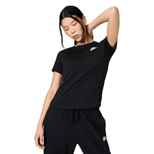Nike Women’s Sportswear Club Essentials T-Shirt