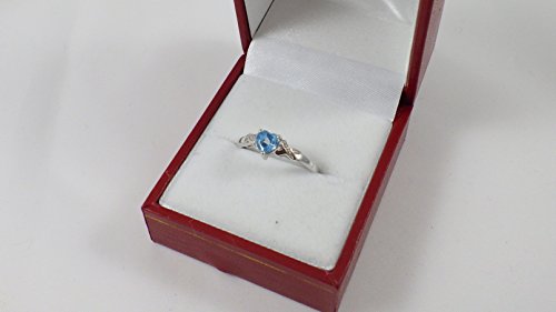 Anello in oro bianco con topazio blu svizzero a