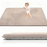 Antiscivolo fondo: questo tappeto camera da letto non scivola sul pavimento piastrellato o sul pavimento in legno con particelle antiscivolo sul retro. Tappeto bimbi Isola dal freddo del pavimento e riduce il rumore durante il gioco. Fornisce un buon ammortizzatore per le ginocchia del bambino, e per gattonare. Può essere utilizzato anche come materassino per il riposo quando stanchi