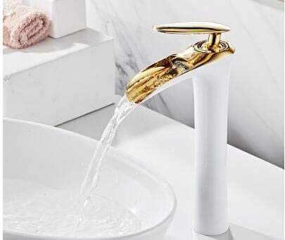 Mitigeur de lavabo cascade blanc et or pour une ambiance spa à la maison
