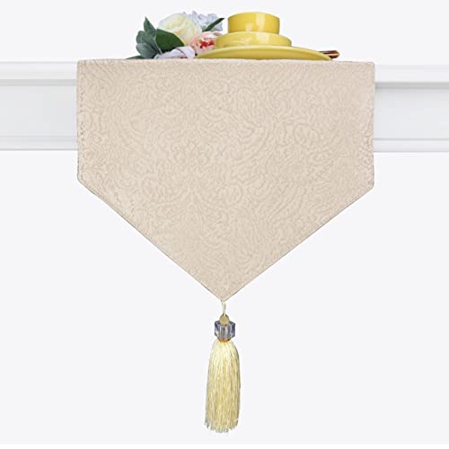 Chemin de table bohème beige chic pour sublimer vos repas d'été en intérieur comme en extérieur