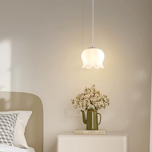 Suspension en verre de forme rétro blanche avec détails soignés