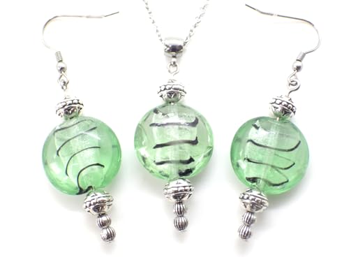 Parure perles de verre artisanale un bijou poétique chargé d'histoire