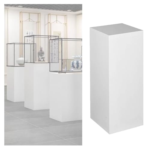 Vitrines de bijoux mises en valeur avec ce support carré blanc