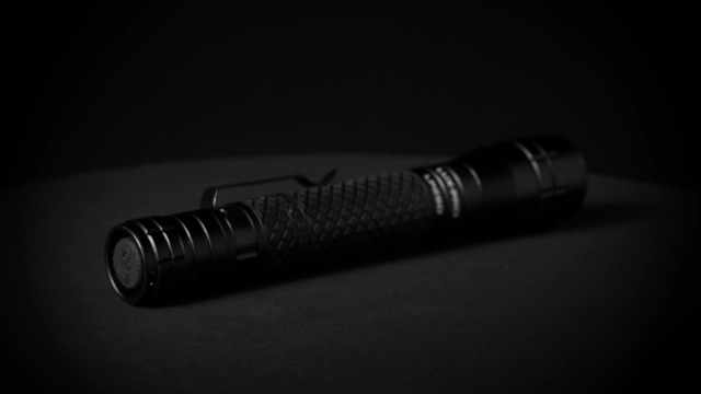 LuxPro 280 lumens lampe de poche tactique LED Tackgrip